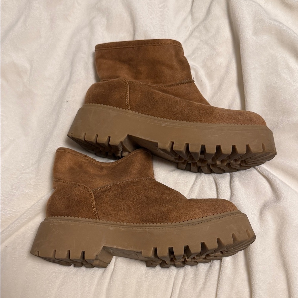 Dolce Vita Tan Chunky Winter Boots
